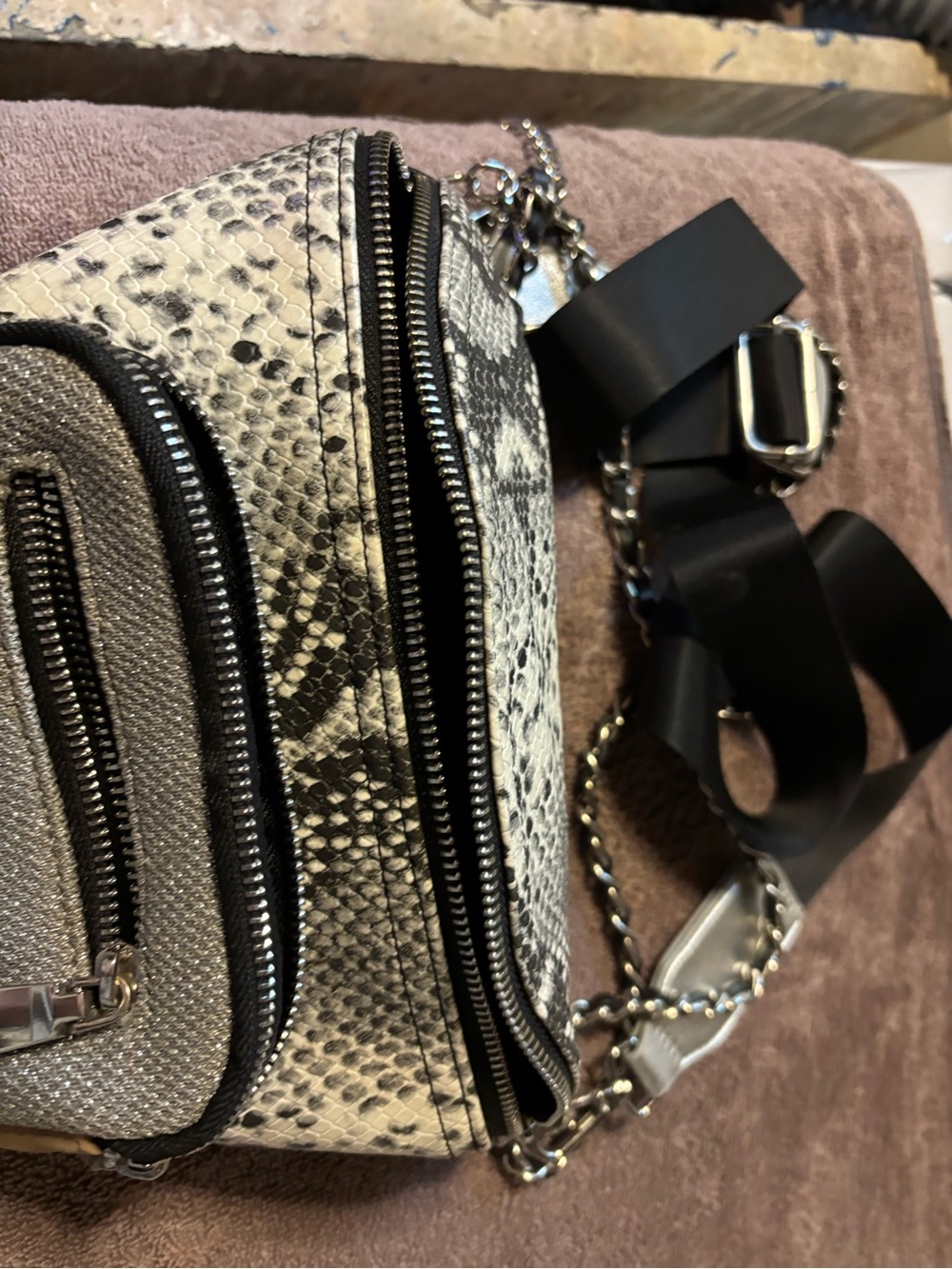 Stylish Snake-Print Crossbody Bag in Black & Cream Steve Madden